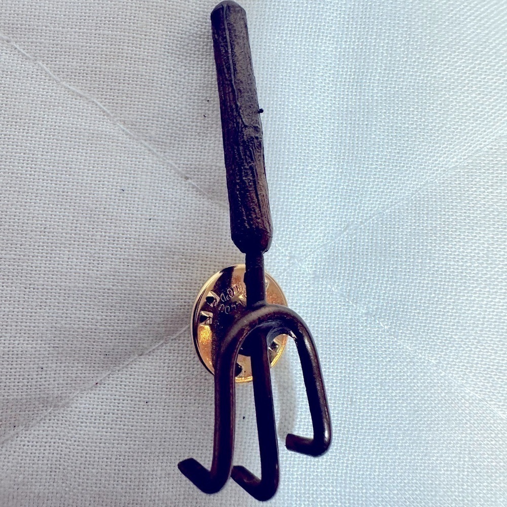 Vintage Womens Garden Tool Brown Gold Tone Brooch Pin Lapel
